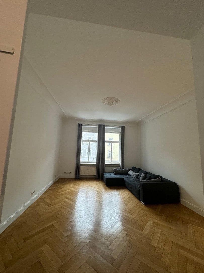 Prenájom bytu 3-izbový 110 m², Kurfürstenstraße 20, München, Bavorsko Prenájom bytu 3-izbový 110 m², Kurfürstenstraße 20, München, Bavorsko