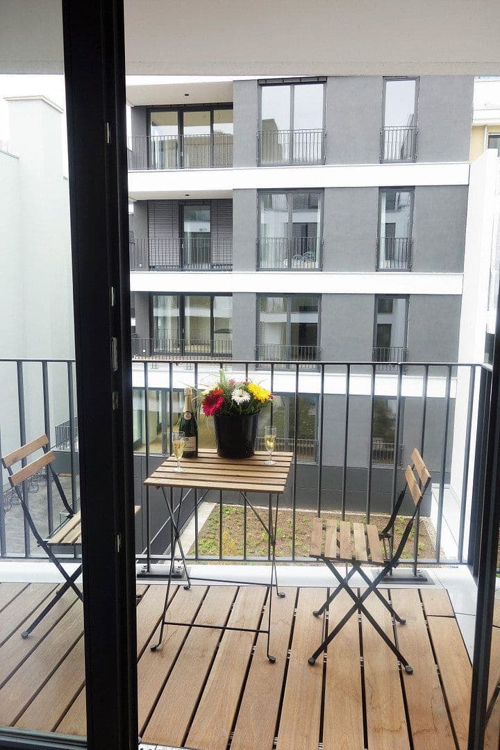 Prenájom bytu 3-izbový 76 m², Chausseestraße 37, Berlin, Berlín Prenájom bytu 3-izbový 76 m², Chausseestraße 37, Berlin, Berlín