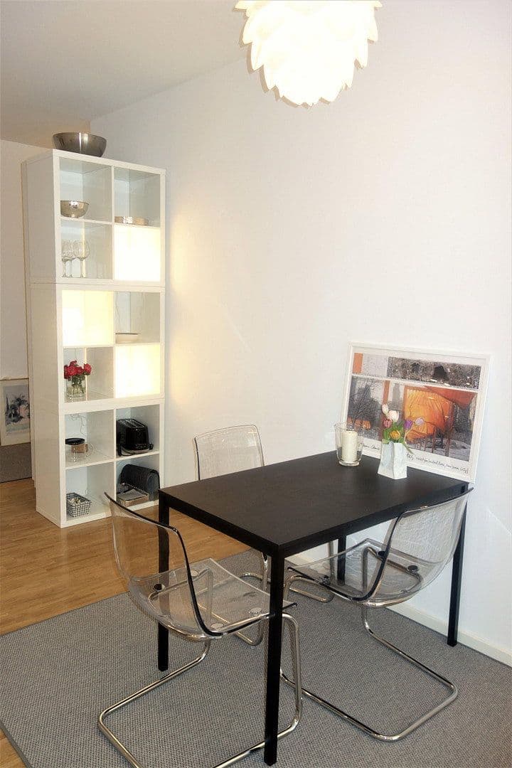 Prenájom bytu 3-izbový 76 m², Chausseestraße 37, Berlin, Berlín Prenájom bytu 3-izbový 76 m², Chausseestraße 37, Berlin, Berlín