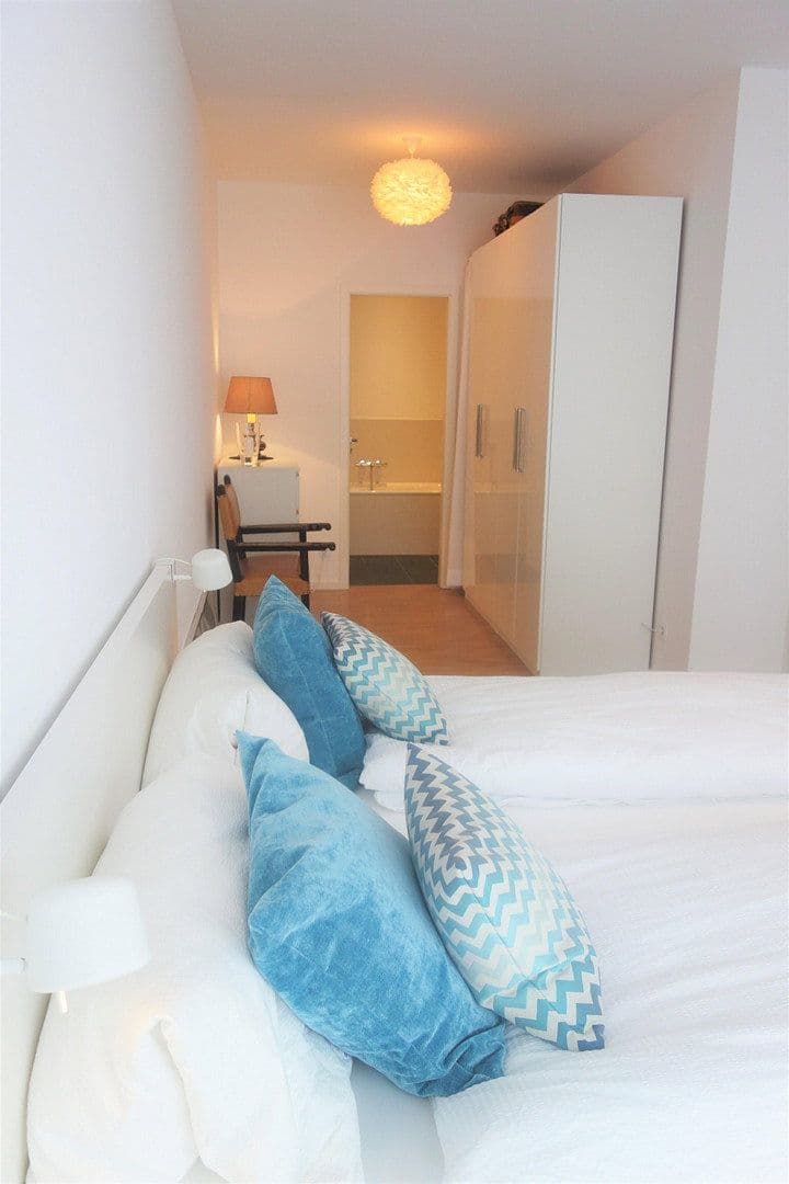 Prenájom bytu 3-izbový 76 m², Chausseestraße 37, Berlin, Berlín Prenájom bytu 3-izbový 76 m², Chausseestraße 37, Berlin, Berlín