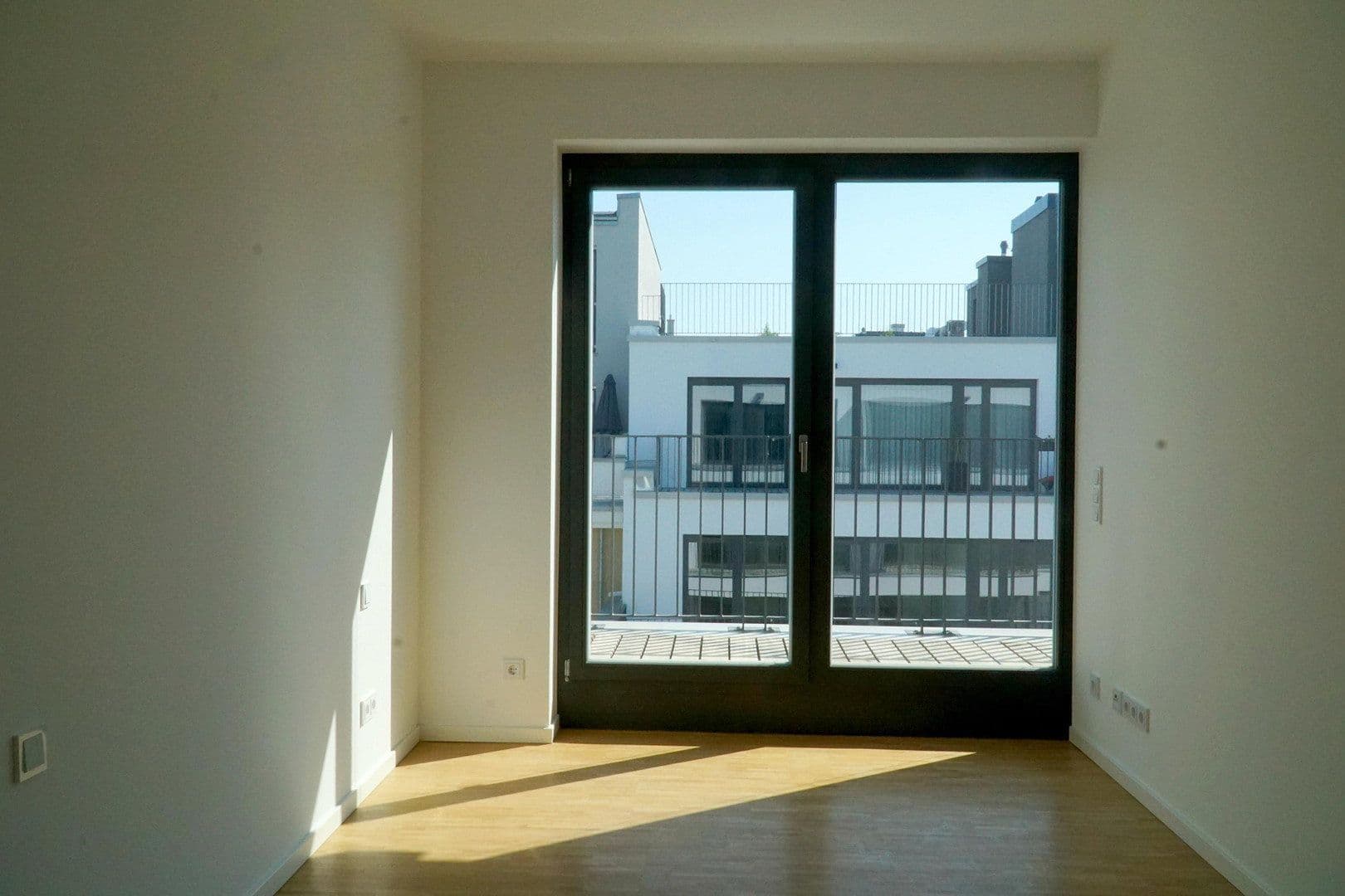 Prenájom bytu 2-izbový 62 m², Chausseestraße 37, Berlin, Berlín Prenájom bytu 2-izbový 62 m², Chausseestraße 37, Berlin, Berlín