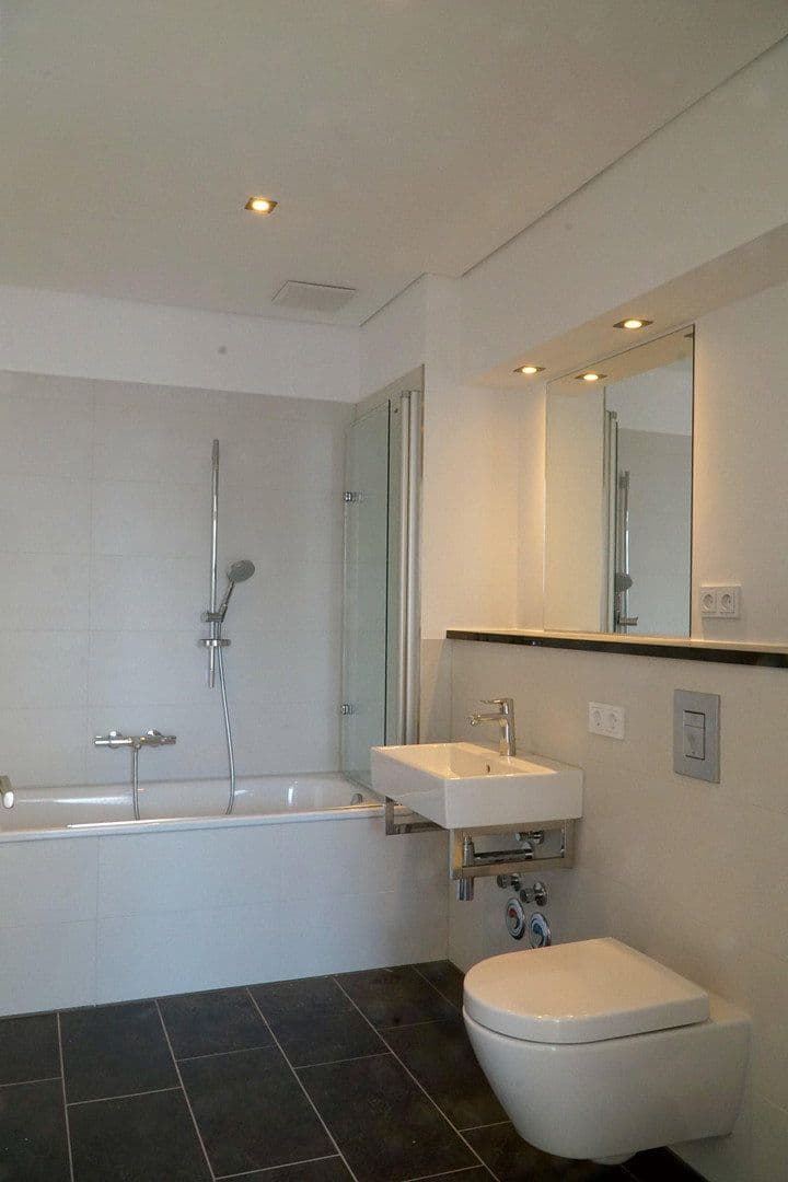 Prenájom bytu 2-izbový 62 m², Chausseestraße 37, Berlin, Berlín Prenájom bytu 2-izbový 62 m², Chausseestraße 37, Berlin, Berlín