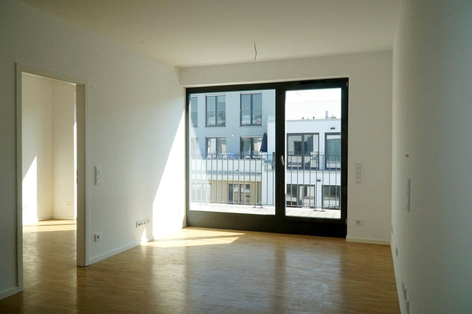 Prenájom bytu 2-izbový 62 m², Chausseestraße 37, Berlin, Berlín Prenájom bytu 2-izbový 62 m², Chausseestraße 37, Berlin, Berlín