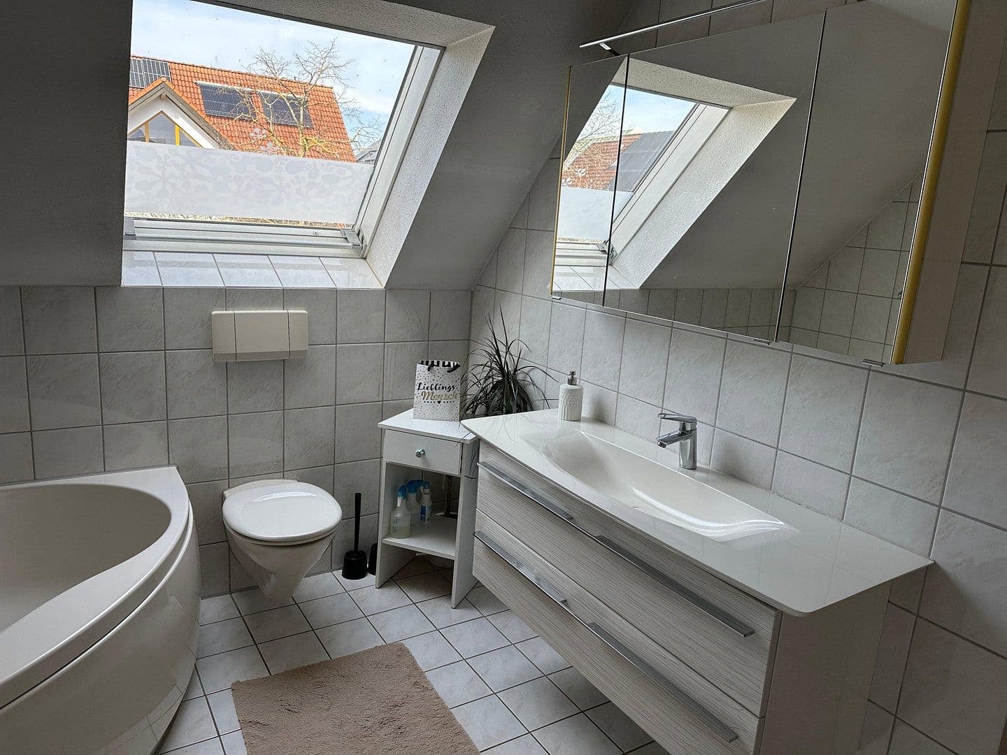 Predaj domu 220 m², pozemok 300 m², Bäumlesäcker 10-1, Ulm, Bádensko-Wurttembersko Predaj domu 220 m², pozemok 300 m², Bäumlesäcker 10-1, Ulm, Bádensko-Wurttembersko