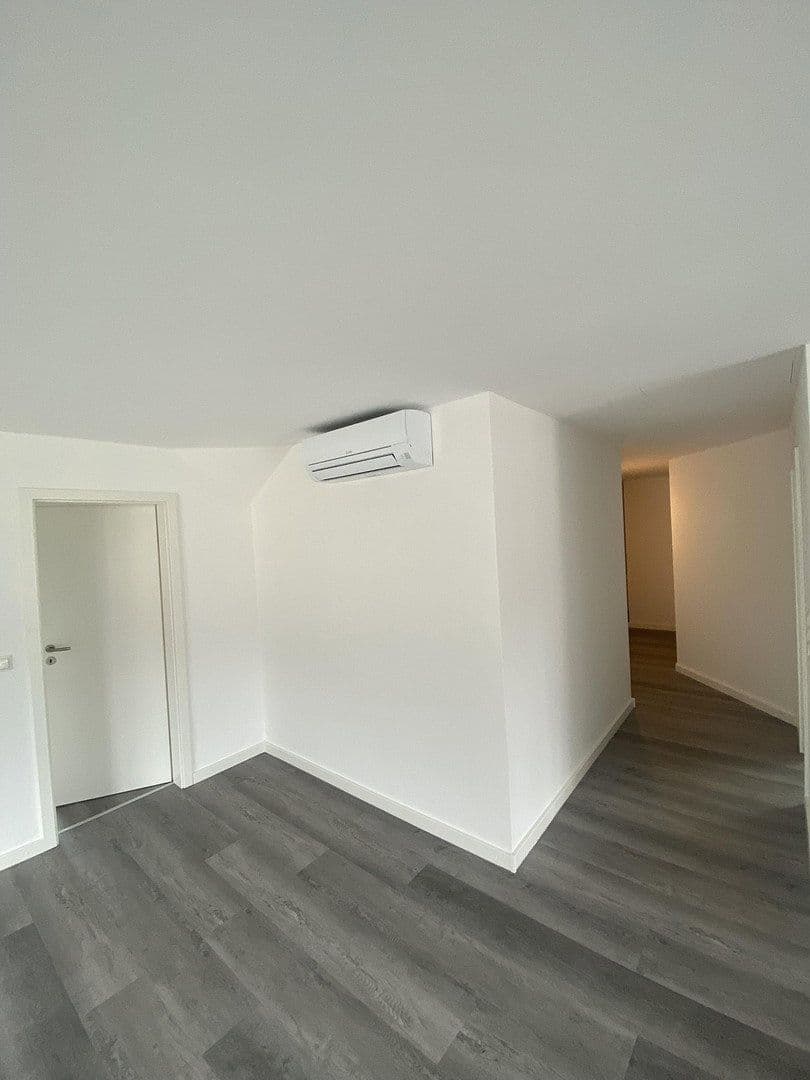 Prenájom bytu 3-izbový 91 m², Parkstraße 16, Lohmar, Severné Porýnie - Westfálsko Prenájom bytu 3-izbový 91 m², Parkstraße 16, Lohmar, Severné Porýnie - Westfálsko