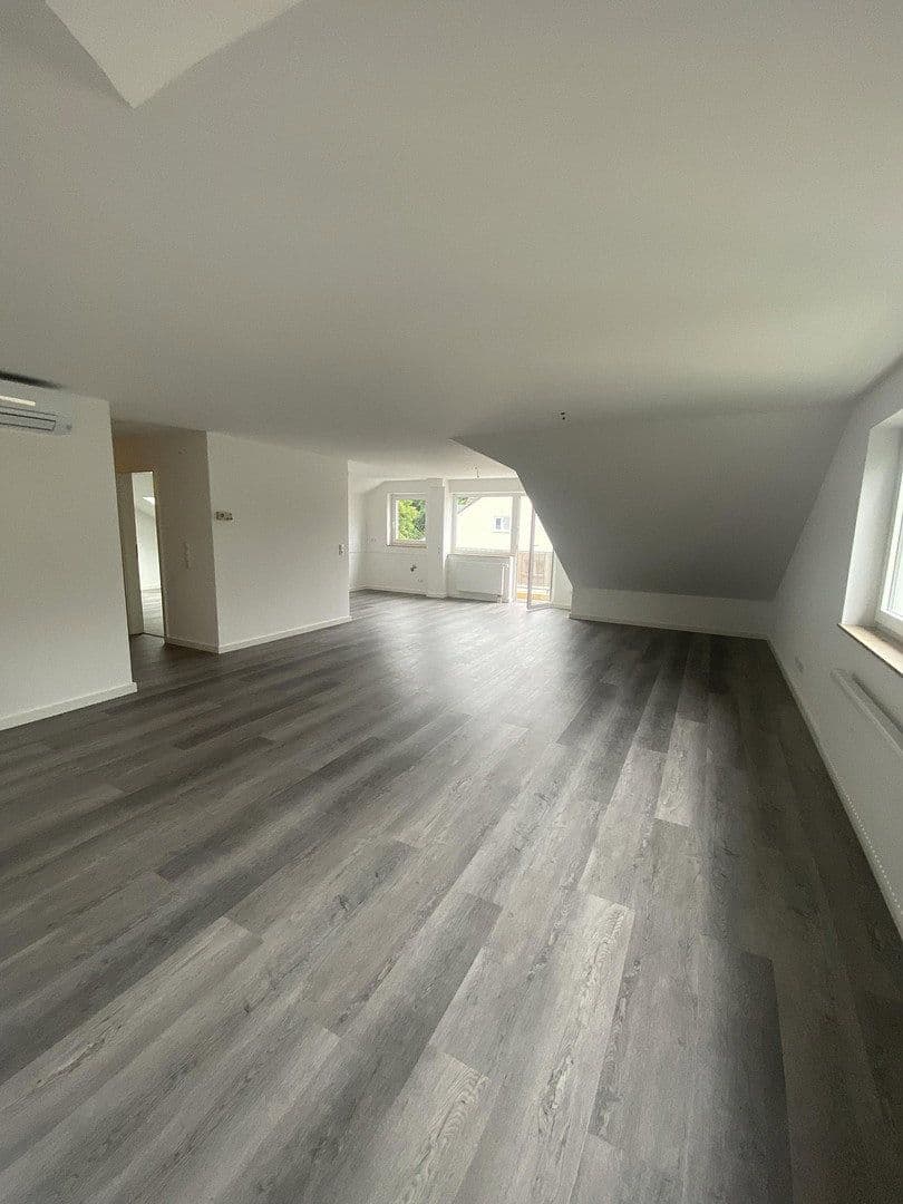 Prenájom bytu 3-izbový 91 m², Parkstraße 16, Lohmar, Severné Porýnie - Westfálsko Prenájom bytu 3-izbový 91 m², Parkstraße 16, Lohmar, Severné Porýnie - Westfálsko
