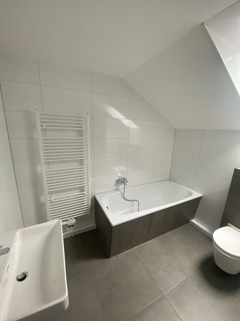 Prenájom bytu 3-izbový 91 m², Parkstraße 16, Lohmar, Severné Porýnie - Westfálsko Prenájom bytu 3-izbový 91 m², Parkstraße 16, Lohmar, Severné Porýnie - Westfálsko