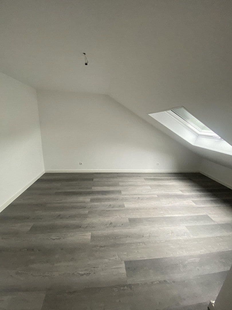 Prenájom bytu 3-izbový 91 m², Parkstraße 16, Lohmar, Severné Porýnie - Westfálsko Prenájom bytu 3-izbový 91 m², Parkstraße 16, Lohmar, Severné Porýnie - Westfálsko