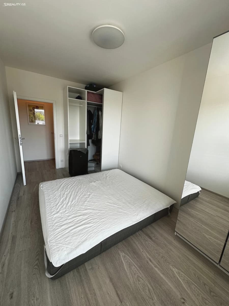 Prenájom bytu 2-izbový 52 m², Oldřichovská, Praha, Praha Prenájom bytu 2-izbový 52 m², Oldřichovská, Praha, Praha
