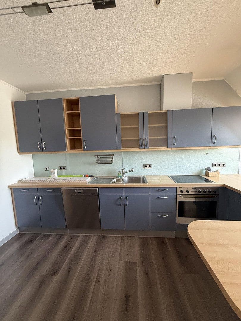 Prenájom bytu 4-izbový 138 m², Rotenburg, Dolné Sasko Prenájom bytu 4-izbový 138 m², Rotenburg, Dolné Sasko