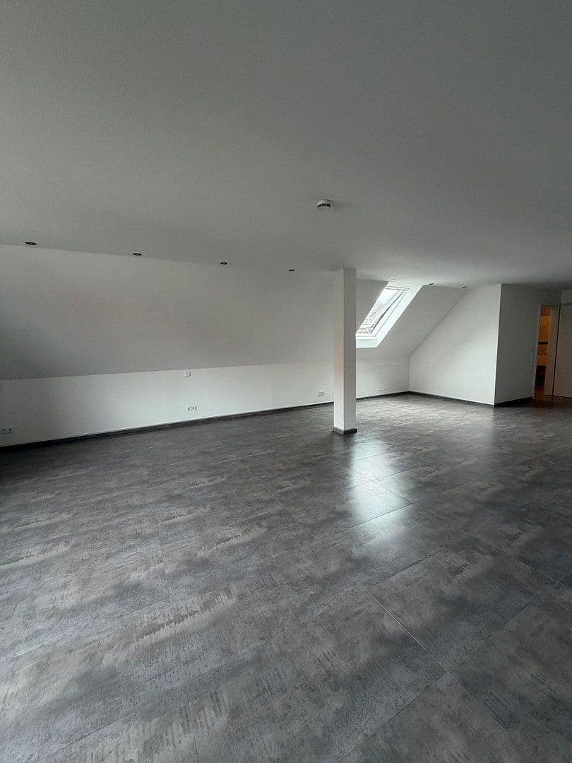 Prenájom bytu 1-izbový 106 m², Heddesheim, Bádensko-Wurttembersko Prenájom bytu 1-izbový 106 m², Heddesheim, Bádensko-Wurttembersko