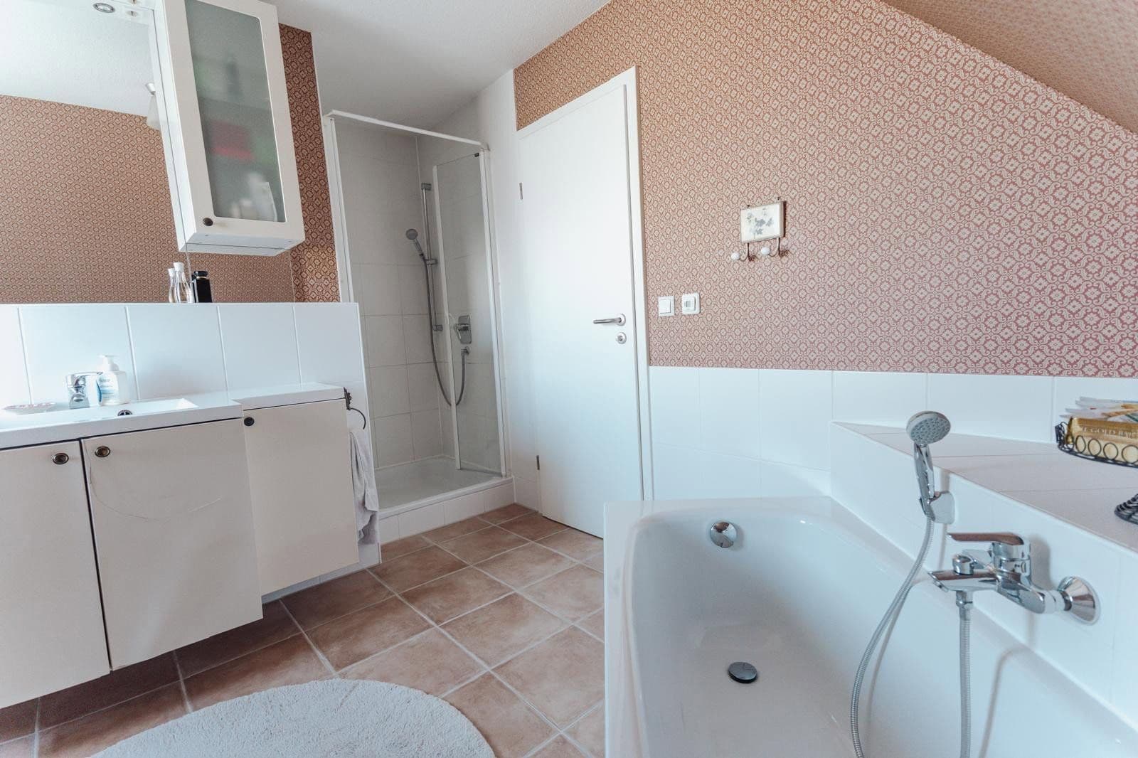 Predaj domu 224 m², pozemok 618 m², Schwäbisch Hall, Bádensko-Wurttembersko Predaj domu 224 m², pozemok 618 m², Schwäbisch Hall, Bádensko-Wurttembersko