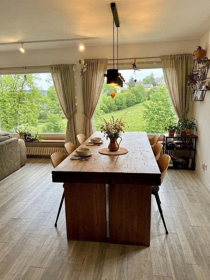 Predaj domu 192 m², pozemok 1.200 m², Am Hirtenbuckel 19, Bad Urach, Bádensko-Wurttembersko Predaj domu 192 m², pozemok 1.200 m², Am Hirtenbuckel 19, Bad Urach, Bádensko-Wurttembersko