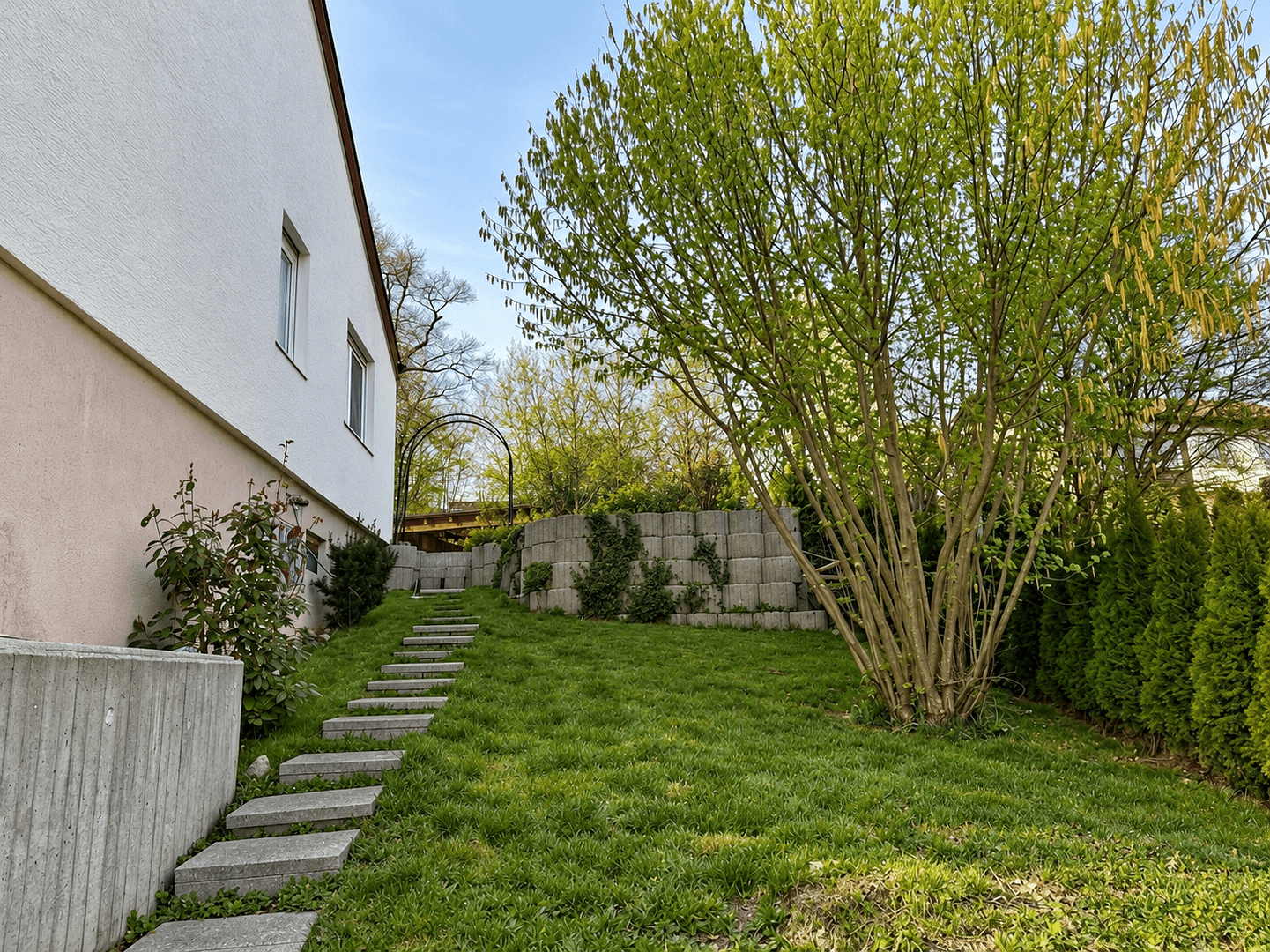 Predaj domu 192 m², pozemok 1.200 m², Am Hirtenbuckel 19, Bad Urach, Bádensko-Wurttembersko Predaj domu 192 m², pozemok 1.200 m², Am Hirtenbuckel 19, Bad Urach, Bádensko-Wurttembersko