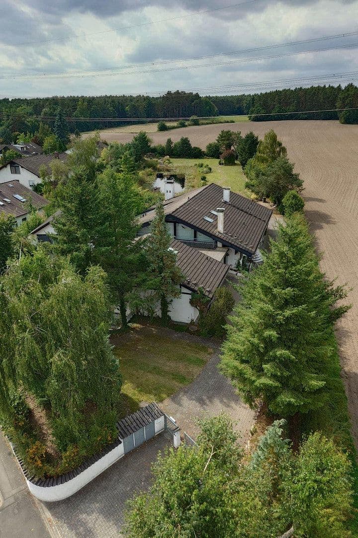 Predaj domu 591 m², pozemok 4.760 m², Möhrendorf, Bavorsko Predaj domu 591 m², pozemok 4.760 m², Möhrendorf, Bavorsko