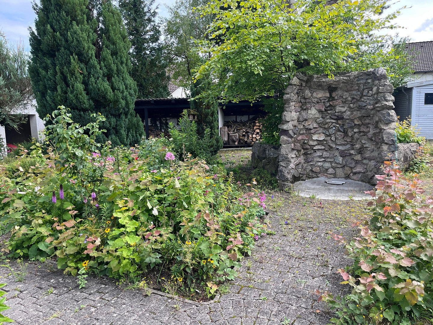 Predaj domu 591 m², pozemok 4.760 m², Möhrendorf, Bavorsko Predaj domu 591 m², pozemok 4.760 m², Möhrendorf, Bavorsko