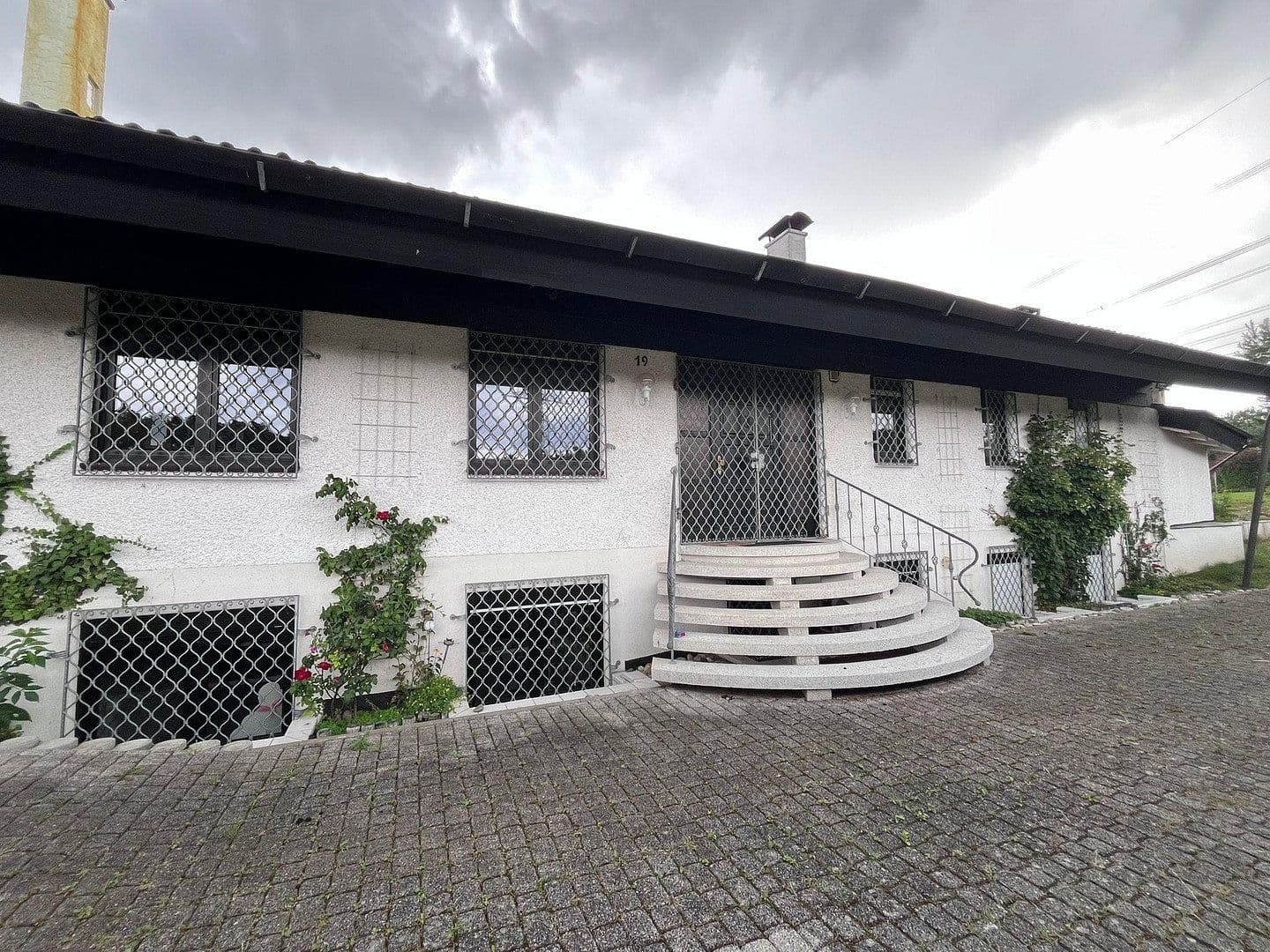 Predaj domu 591 m², pozemok 4.760 m², Möhrendorf, Bavorsko Predaj domu 591 m², pozemok 4.760 m², Möhrendorf, Bavorsko