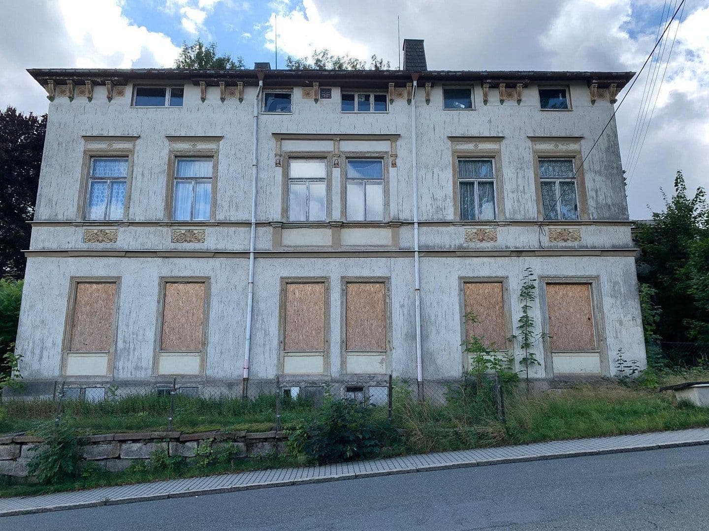 Predaj domu 604 m², pozemok 3.575 m², Alte Auerbachstraße 13, Schönheide, Sasko Predaj domu 604 m², pozemok 3.575 m², Alte Auerbachstraße 13, Schönheide, Sasko