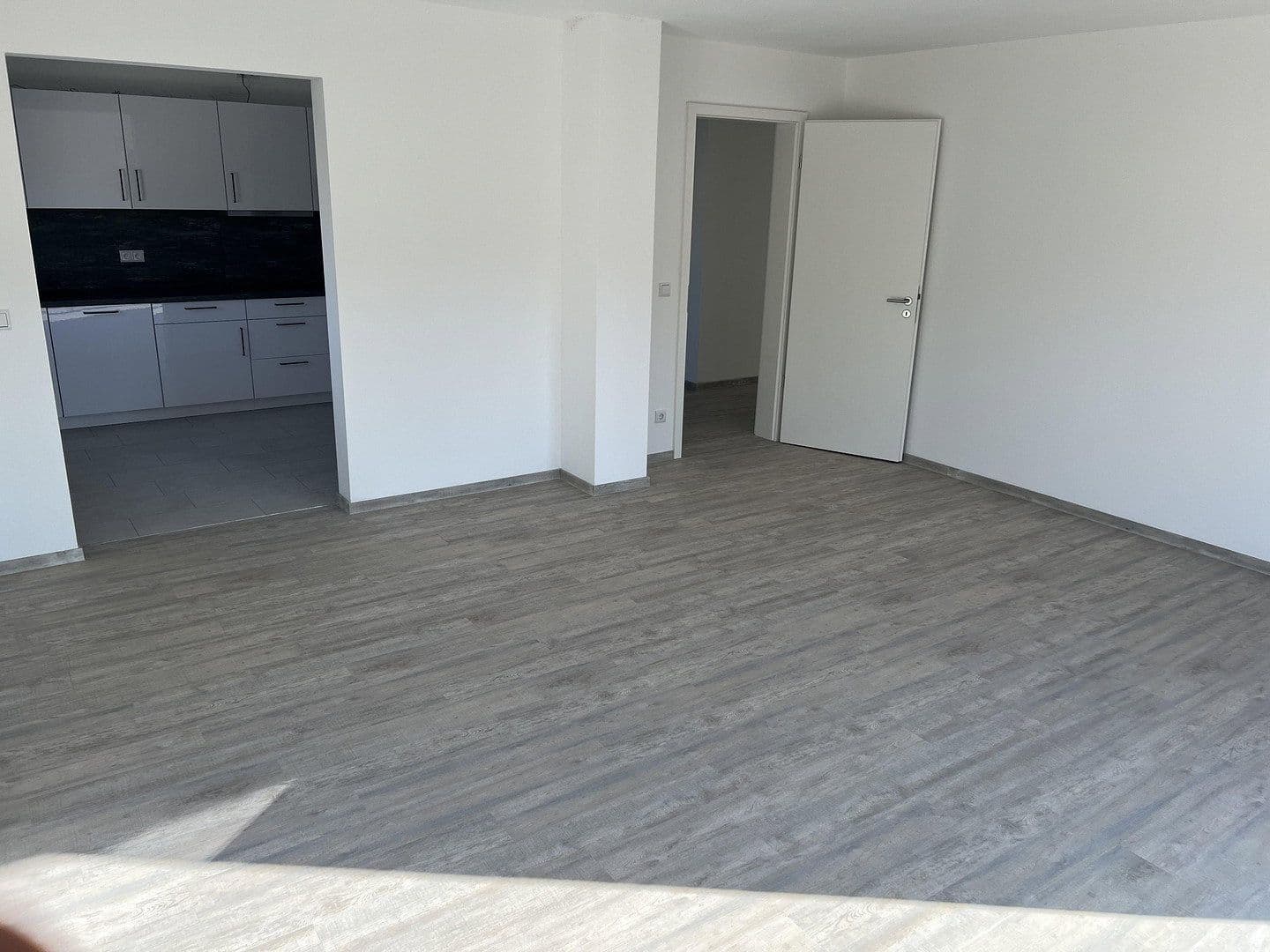 Prenájom bytu 3-izbový 98 m², Am Kiefernwald 5 B, Groß Kreutz (Havel), Brandenbursko Prenájom bytu 3-izbový 98 m², Am Kiefernwald 5 B, Groß Kreutz (Havel), Brandenbursko