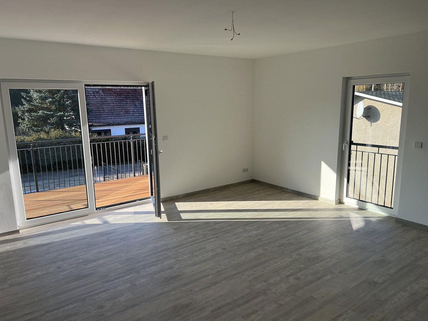 Prenájom bytu 3-izbový 98 m², Am Kiefernwald 5 B, Groß Kreutz (Havel), Brandenbursko Prenájom bytu 3-izbový 98 m², Am Kiefernwald 5 B, Groß Kreutz (Havel), Brandenbursko