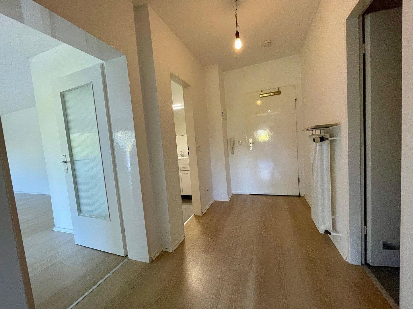 Prenájom bytu 2-izbový 63 m², Frankfurt am Main, Hesensko Prenájom bytu 2-izbový 63 m², Frankfurt am Main, Hesensko