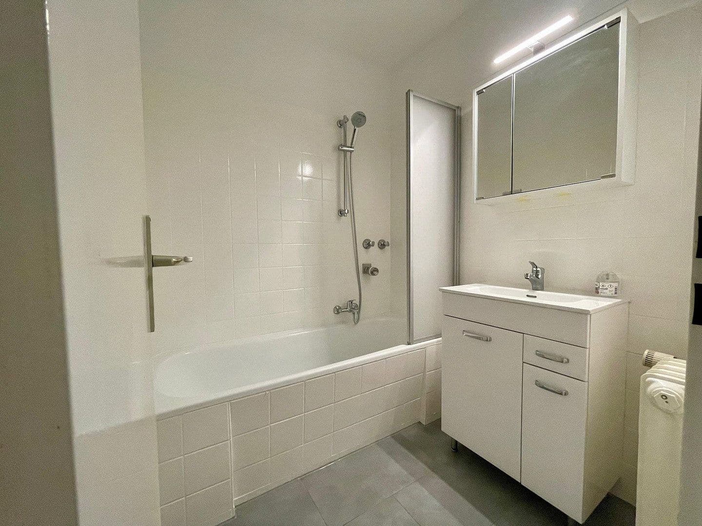 Prenájom bytu 2-izbový 63 m², Frankfurt am Main, Hesensko Prenájom bytu 2-izbový 63 m², Frankfurt am Main, Hesensko