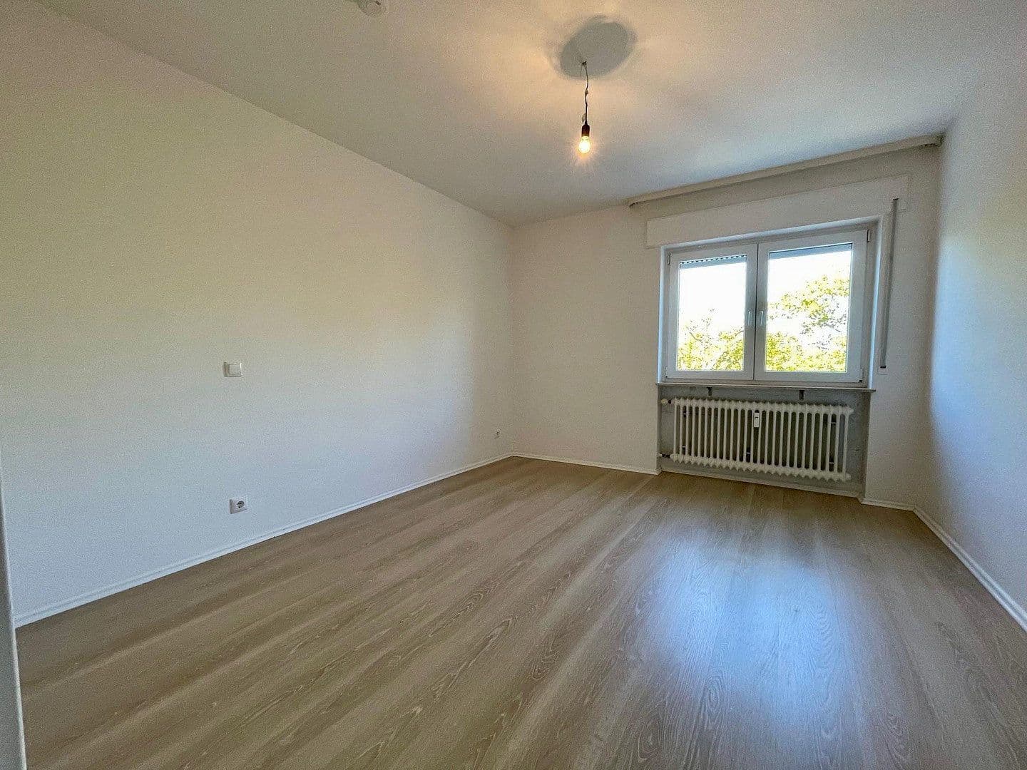 Prenájom bytu 2-izbový 63 m², Frankfurt am Main, Hesensko Prenájom bytu 2-izbový 63 m², Frankfurt am Main, Hesensko