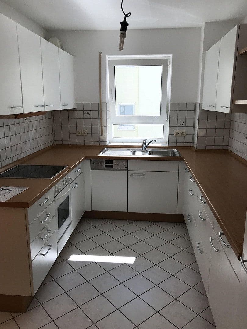 Prenájom bytu 3-izbový 86 m², Schwäbisch Gmünd, Bádensko-Wurttembersko Prenájom bytu 3-izbový 86 m², Schwäbisch Gmünd, Bádensko-Wurttembersko
