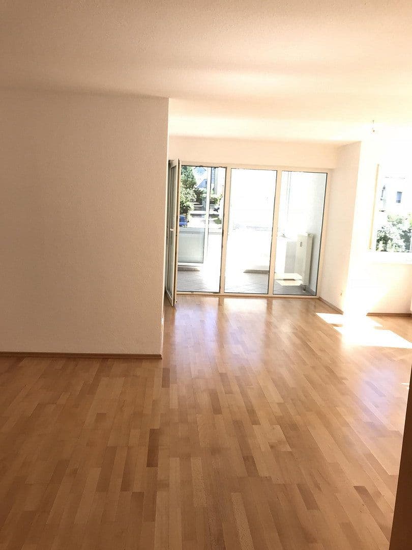 Prenájom bytu 3-izbový 86 m², Schwäbisch Gmünd, Bádensko-Wurttembersko Prenájom bytu 3-izbový 86 m², Schwäbisch Gmünd, Bádensko-Wurttembersko
