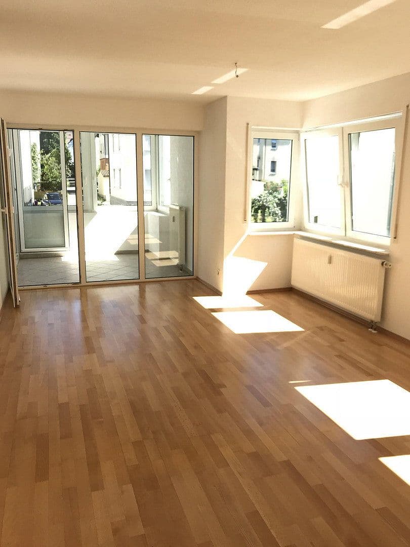 Prenájom bytu 3-izbový 86 m², Schwäbisch Gmünd, Bádensko-Wurttembersko Prenájom bytu 3-izbový 86 m², Schwäbisch Gmünd, Bádensko-Wurttembersko