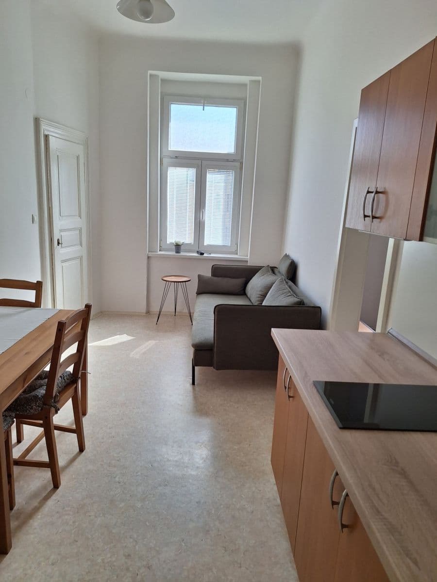 Prenájom bytu 1-izbový 36 m², Slovinská, Praha, Praha Prenájom bytu 1-izbový 36 m², Slovinská, Praha, Praha