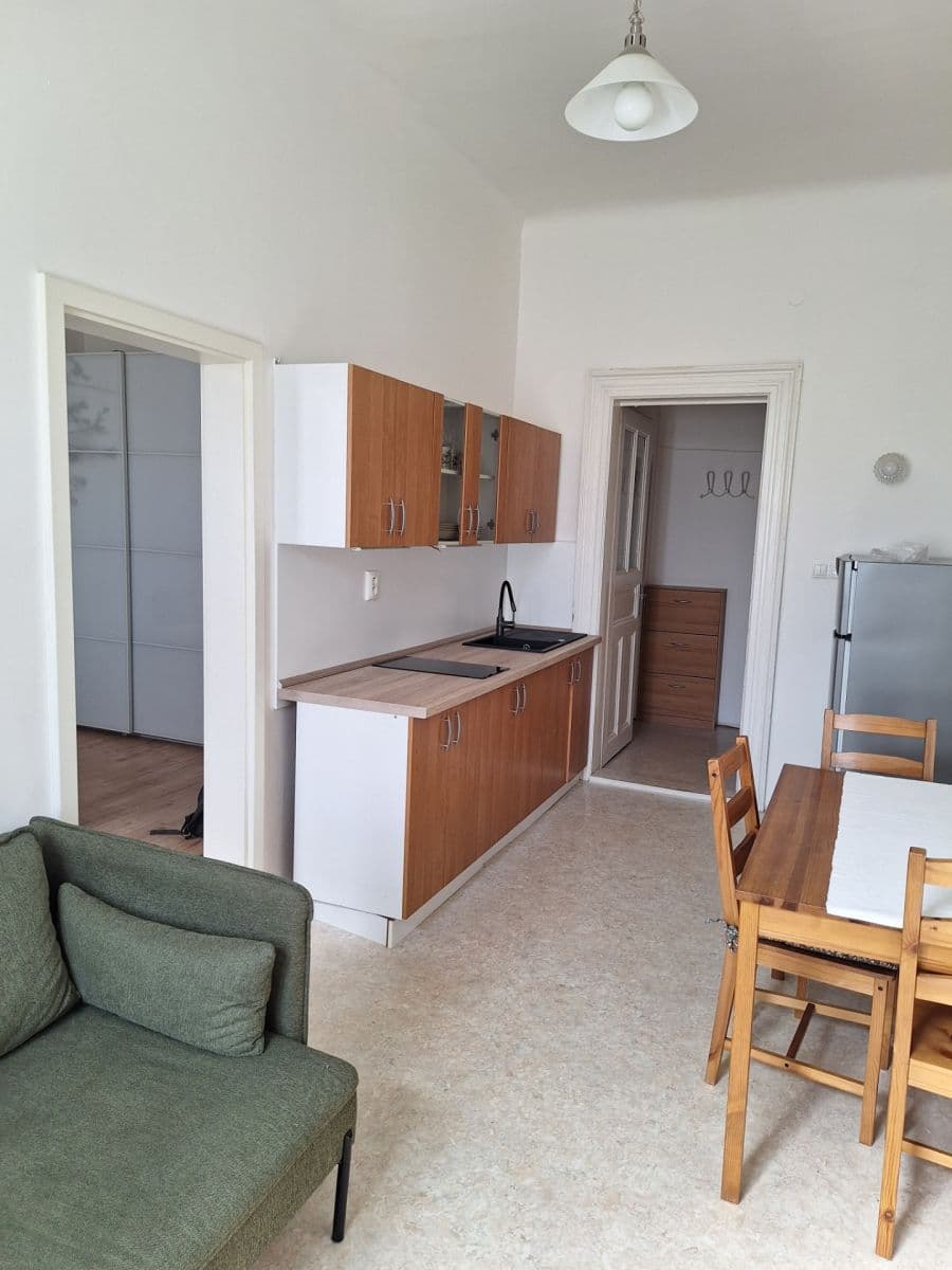 Prenájom bytu 1-izbový 36 m², Slovinská, Praha, Praha Prenájom bytu 1-izbový 36 m², Slovinská, Praha, Praha