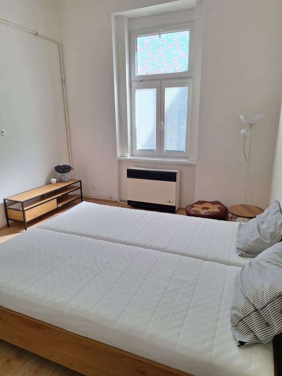 Prenájom bytu 1-izbový 36 m², Slovinská, Praha, Praha Prenájom bytu 1-izbový 36 m², Slovinská, Praha, Praha