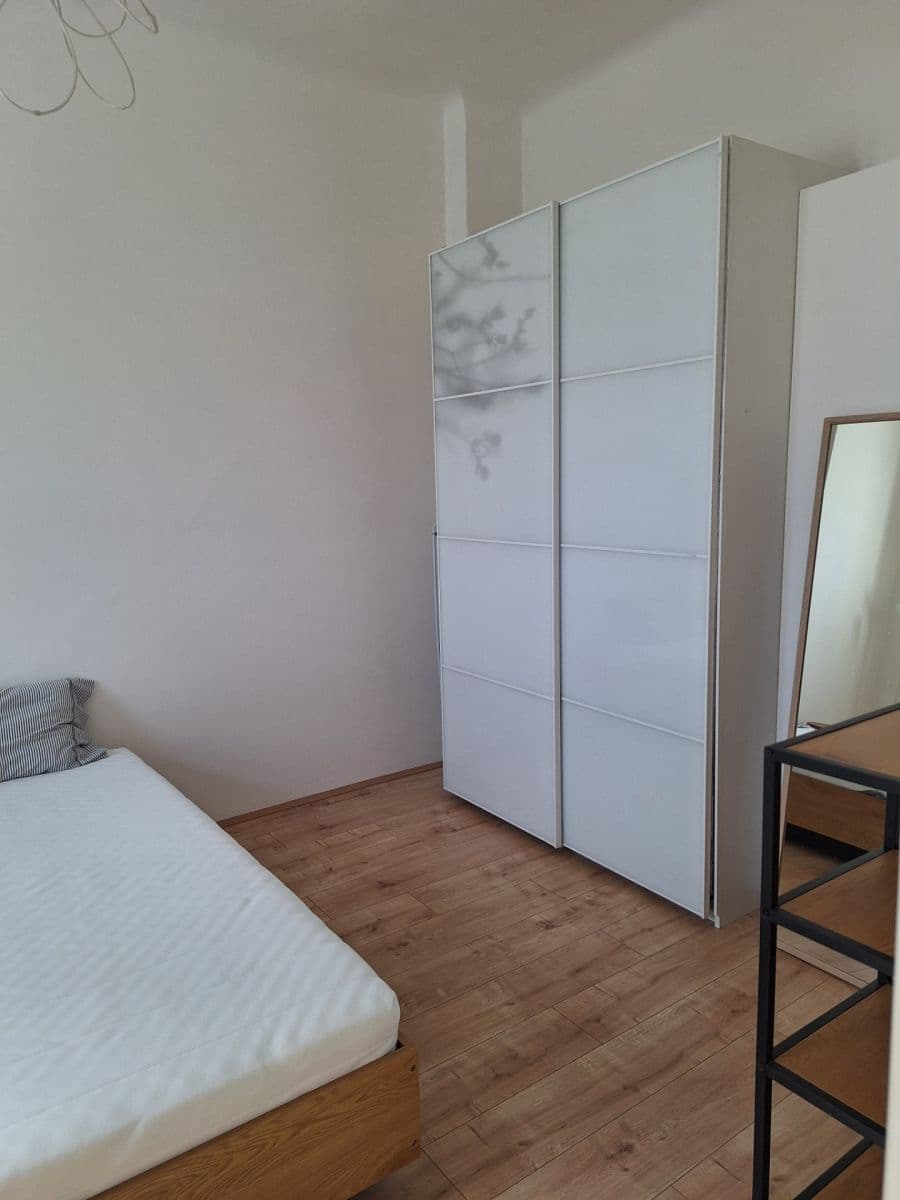 Prenájom bytu 1-izbový 36 m², Slovinská, Praha, Praha Prenájom bytu 1-izbový 36 m², Slovinská, Praha, Praha