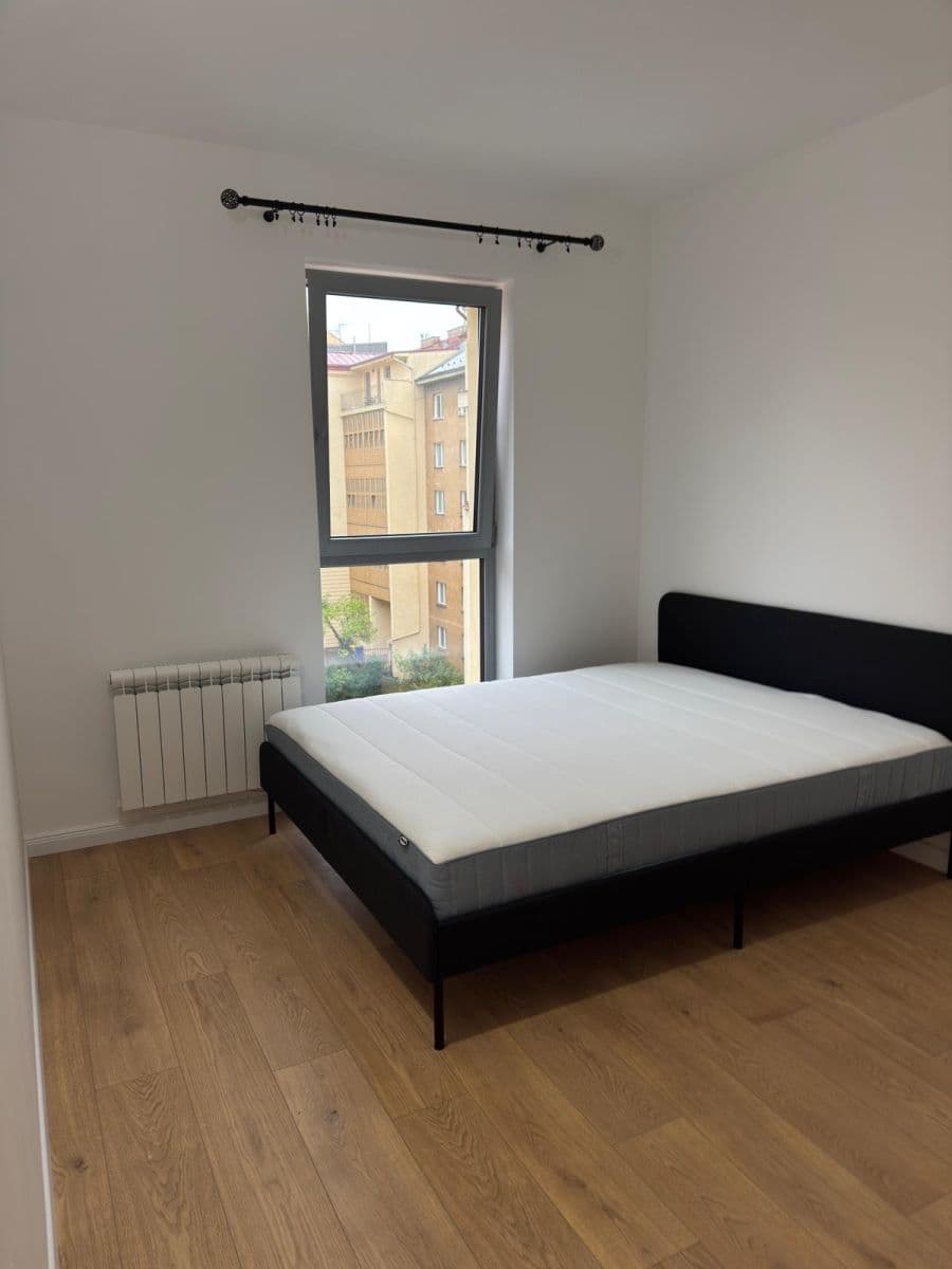 Prenájom bytu 2-izbový 42 m², Varšavská, Praha, Praha Prenájom bytu 2-izbový 42 m², Varšavská, Praha, Praha