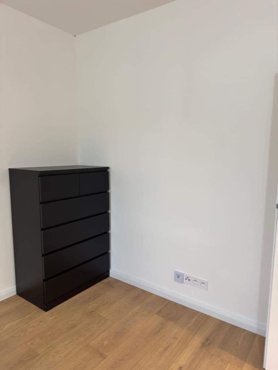Prenájom bytu 2-izbový 42 m², Varšavská, Praha, Praha Prenájom bytu 2-izbový 42 m², Varšavská, Praha, Praha