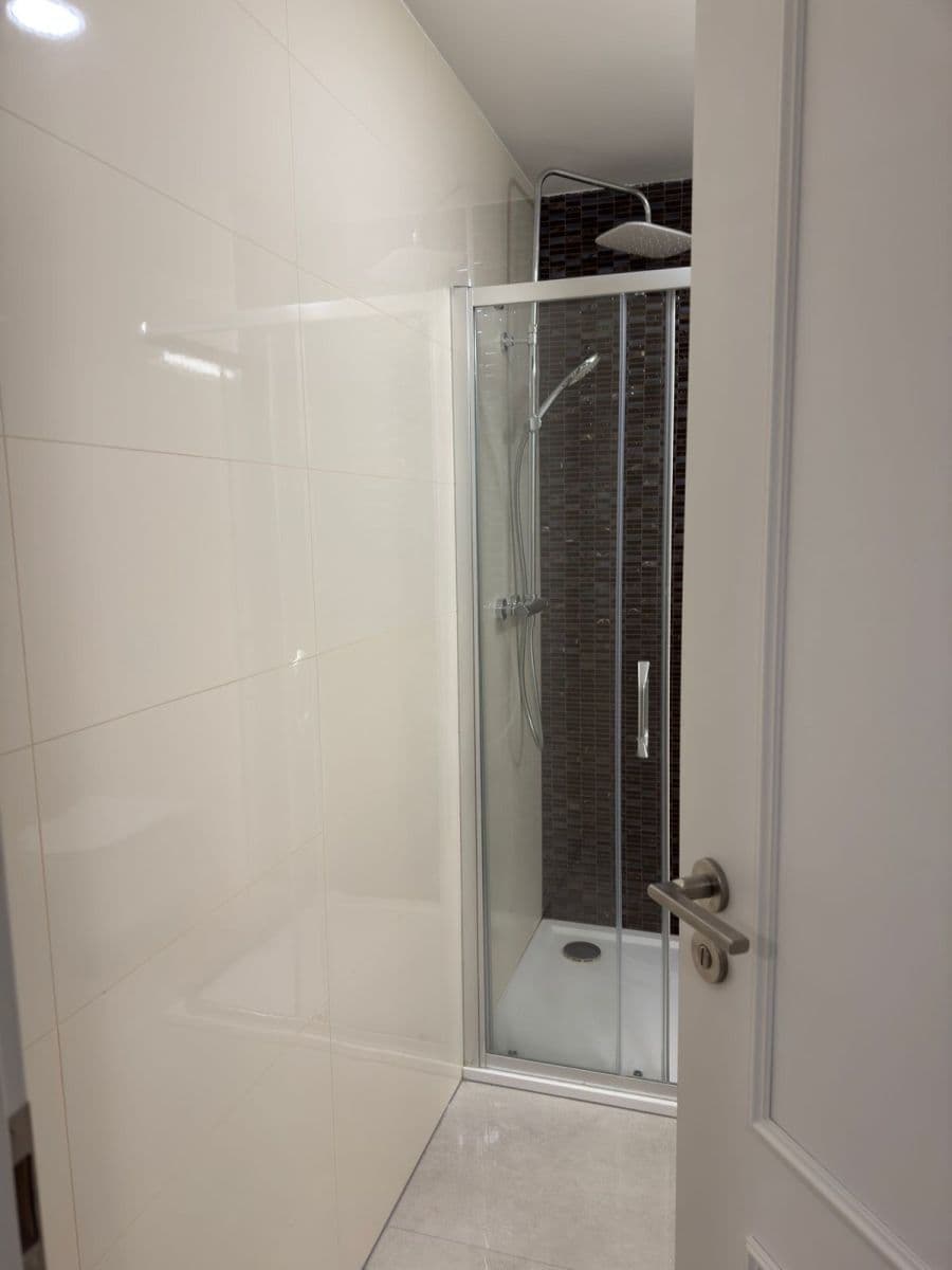 Prenájom bytu 2-izbový 42 m², Varšavská, Praha, Praha Prenájom bytu 2-izbový 42 m², Varšavská, Praha, Praha