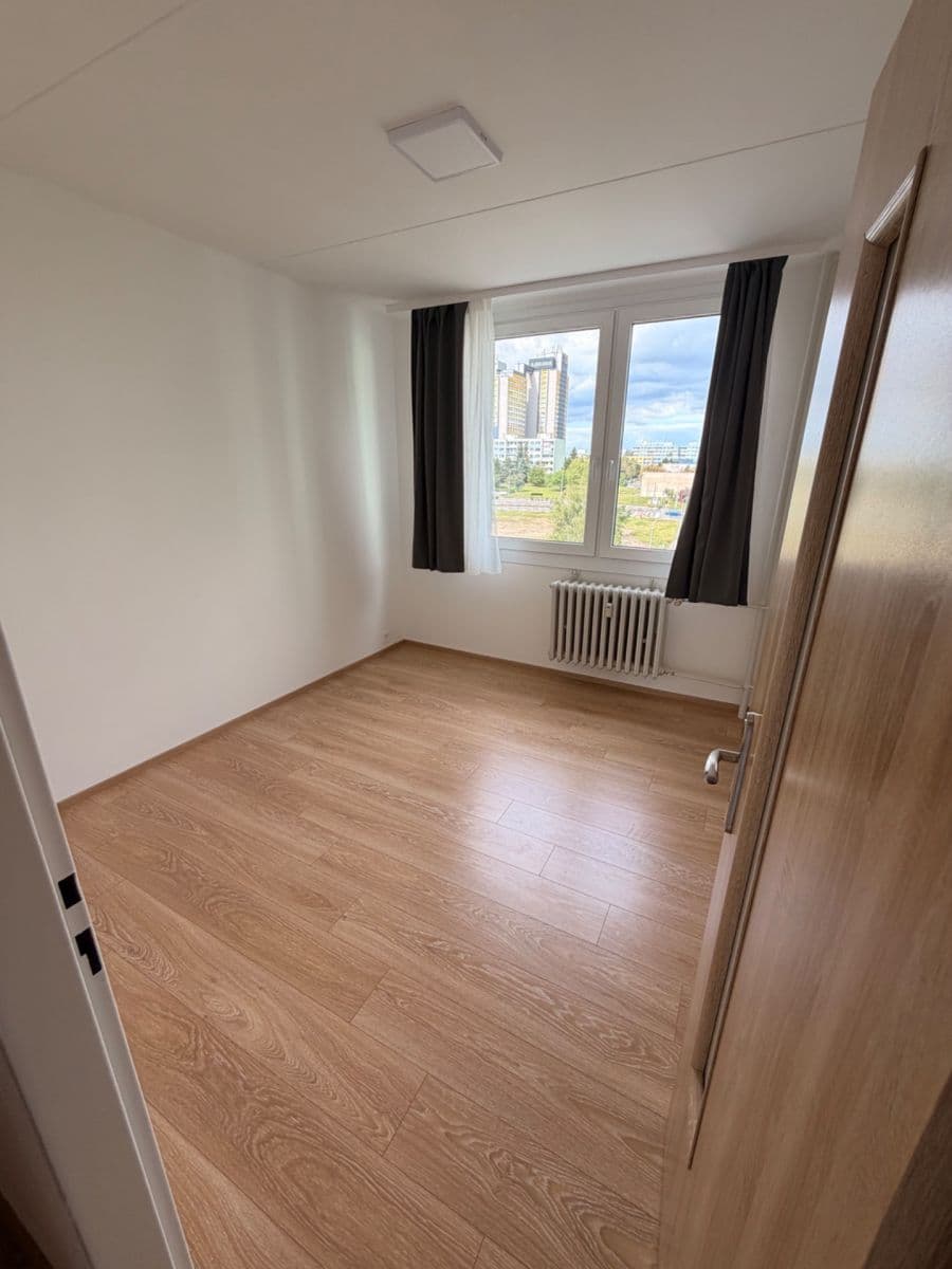 Prenájom bytu 3-izbový 75 m², Tatarkova, Praha, Praha Prenájom bytu 3-izbový 75 m², Tatarkova, Praha, Praha