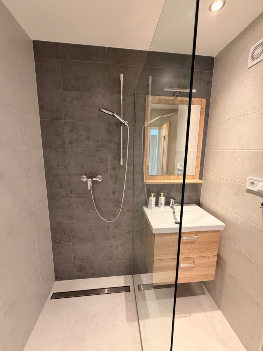 Prenájom bytu 3-izbový 75 m², Tatarkova, Praha, Praha Prenájom bytu 3-izbový 75 m², Tatarkova, Praha, Praha
