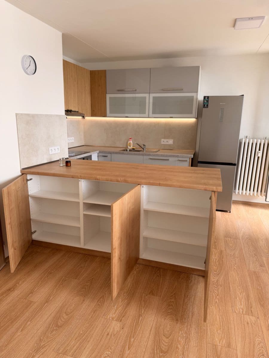 Prenájom bytu 3-izbový 75 m², Tatarkova, Praha, Praha Prenájom bytu 3-izbový 75 m², Tatarkova, Praha, Praha