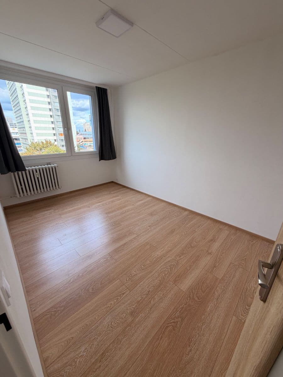 Prenájom bytu 3-izbový 75 m², Tatarkova, Praha, Praha Prenájom bytu 3-izbový 75 m², Tatarkova, Praha, Praha