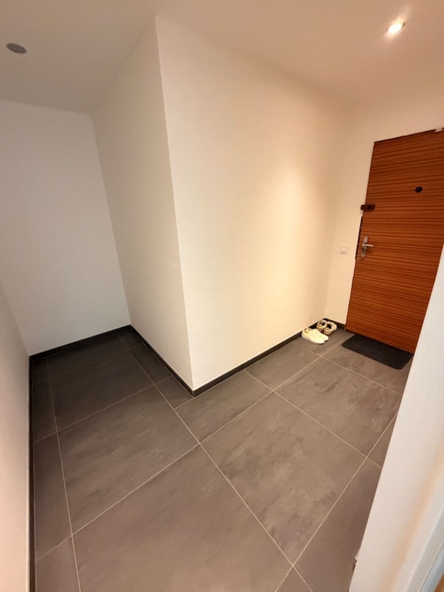 Prenájom bytu 3-izbový 75 m², Tatarkova, Praha, Praha Prenájom bytu 3-izbový 75 m², Tatarkova, Praha, Praha