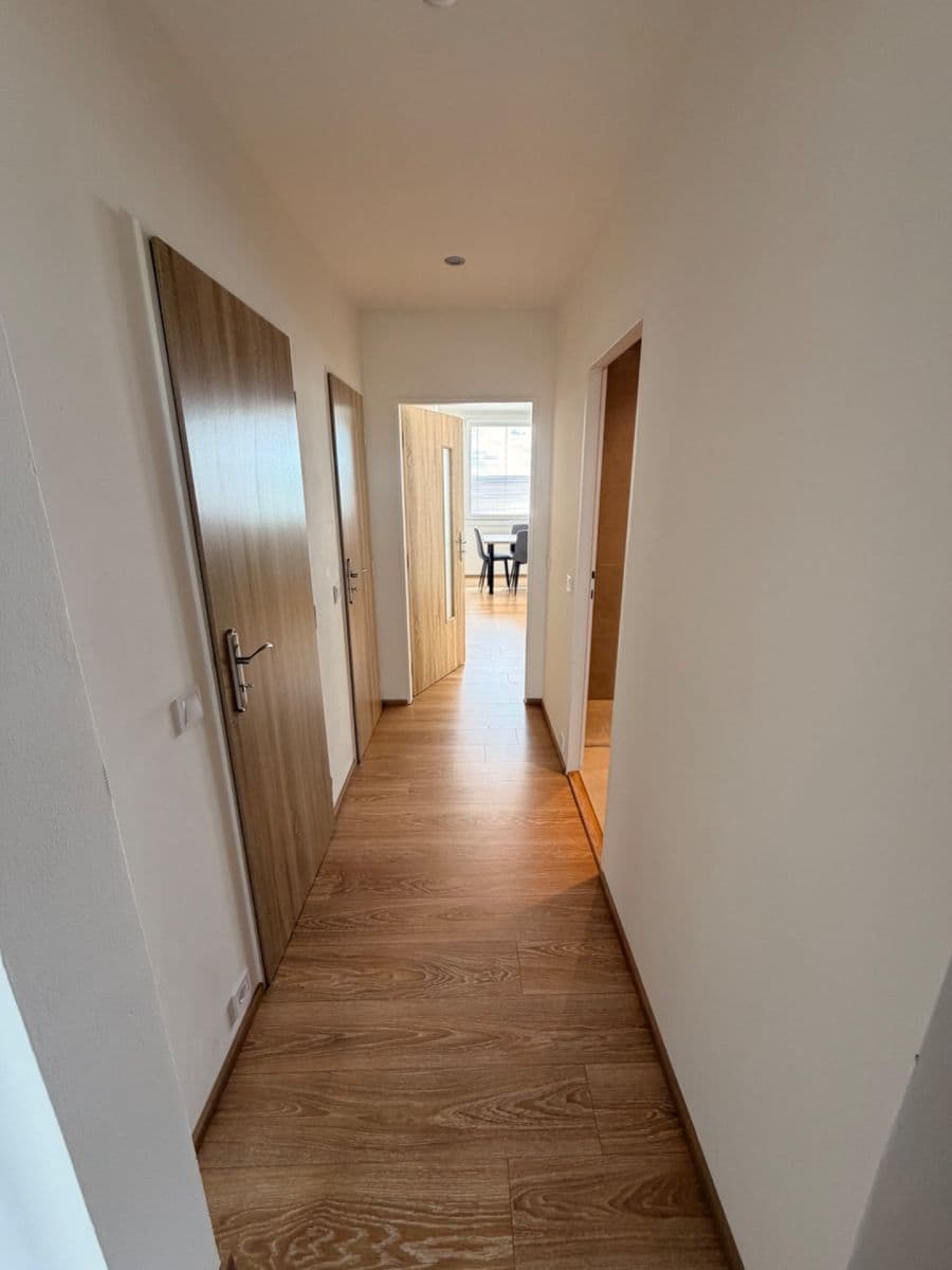 Prenájom bytu 3-izbový 75 m², Tatarkova, Praha, Praha Prenájom bytu 3-izbový 75 m², Tatarkova, Praha, Praha