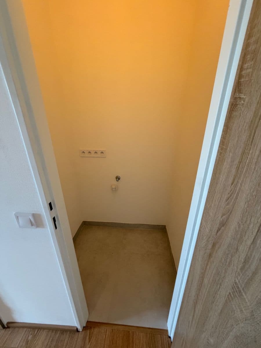 Prenájom bytu 3-izbový 75 m², Tatarkova, Praha, Praha Prenájom bytu 3-izbový 75 m², Tatarkova, Praha, Praha