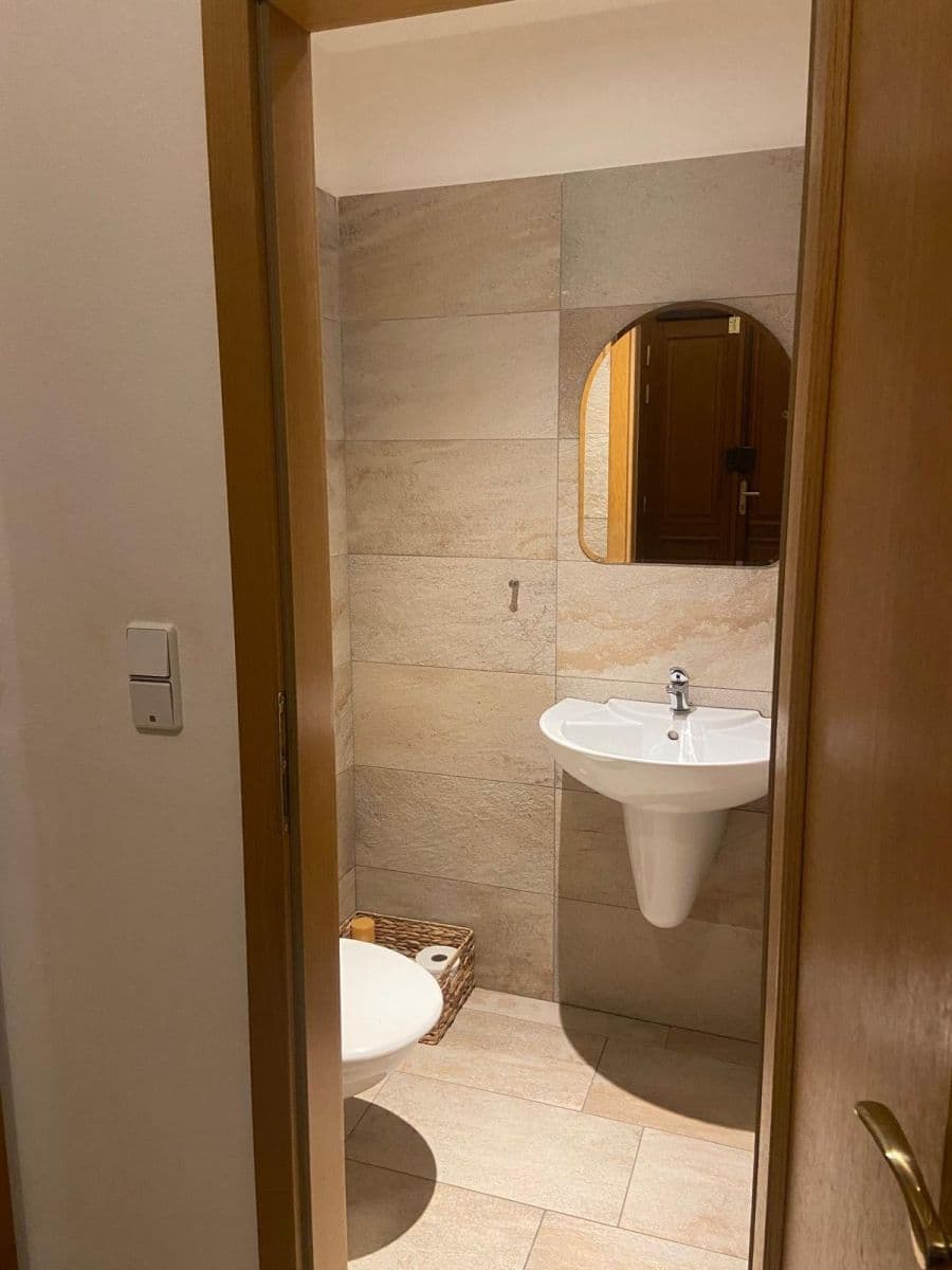 Prenájom bytu 2-izbový 66 m², Lublaňská, Praha, Praha Prenájom bytu 2-izbový 66 m², Lublaňská, Praha, Praha