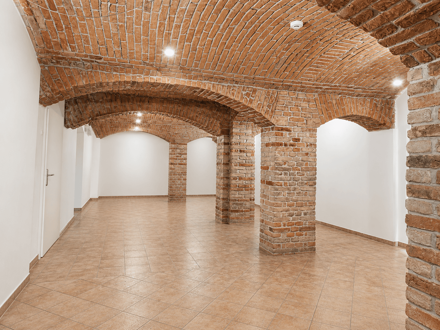 Prenájom nebytového priestoru 183 m², Křižíkova, Praha, Praha Prenájom nebytového priestoru 183 m², Křižíkova, Praha, Praha