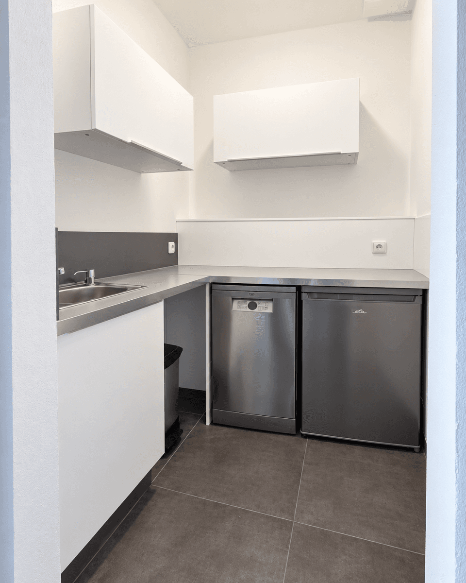 Prenájom nebytového priestoru 77 m², Zenklova, Praha, Praha Prenájom nebytového priestoru 77 m², Zenklova, Praha, Praha