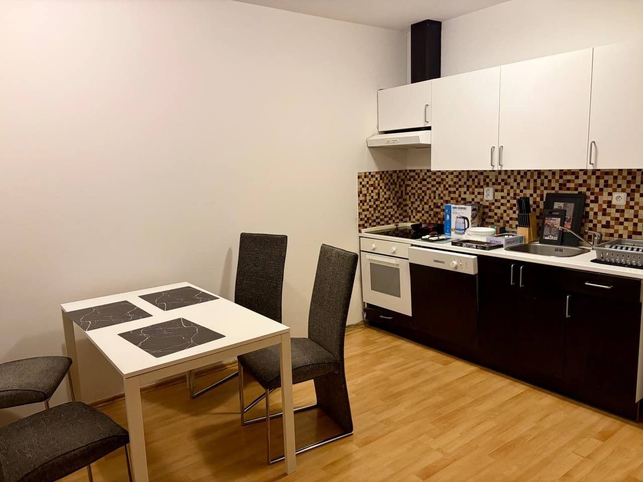 Prenájom bytu Garsoniéra 22 m², K Zahrádkám, Praha, Praha Prenájom bytu Garsoniéra 22 m², K Zahrádkám, Praha, Praha