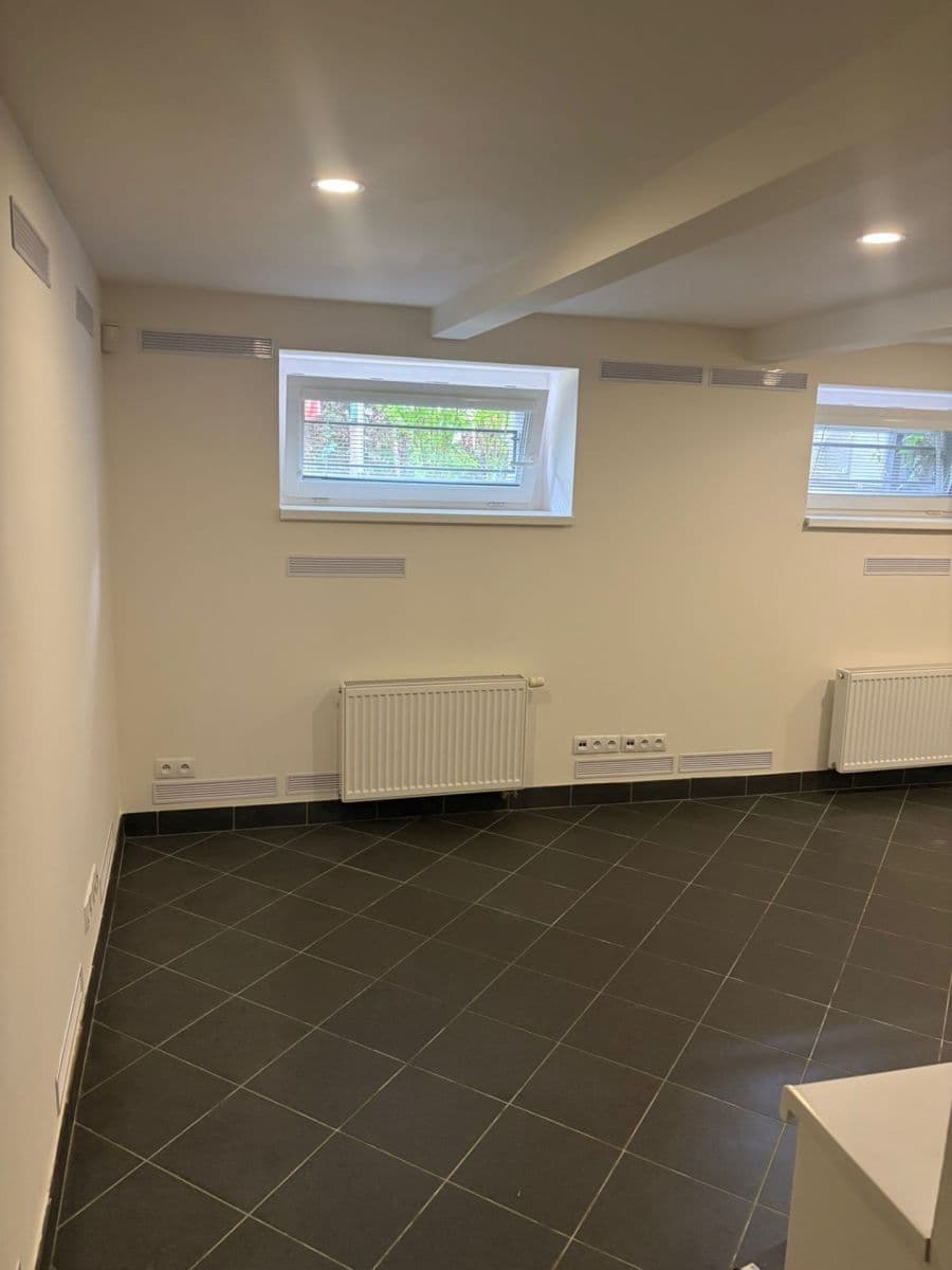 Prenájom nebytového priestoru 17 m², U Mlýna, Praha, Praha Prenájom nebytového priestoru 17 m², U Mlýna, Praha, Praha