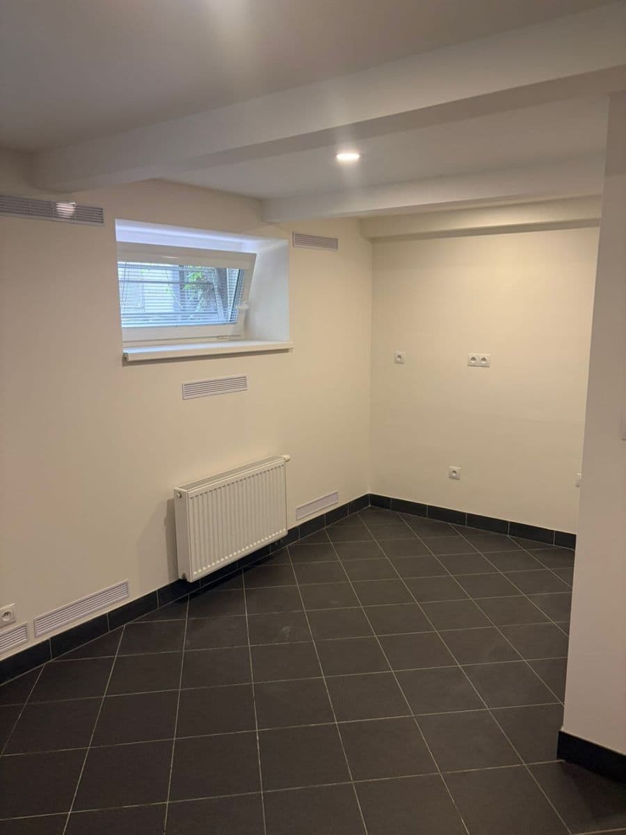 Prenájom nebytového priestoru 17 m², U Mlýna, Praha, Praha Prenájom nebytového priestoru 17 m², U Mlýna, Praha, Praha